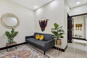 Beautifully decorated in the heart of town