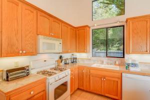 Pacific Splendor - Private Hot Tub With Views