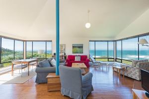 Haltwhistle West With Ocean Views