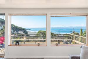 Ocean Bungalow - Tesla EV Station & Near Trails