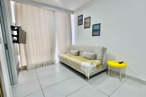 Flat pé na areia cvista 406B Branco Haus -MyFlats