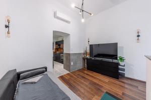 Da Vinci Loft - Stylish Loft by Corvin, AC & Smart TV