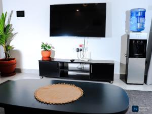 Blume Homes - One bedroom apartment in Westlands - Short walk to Sarit and Westgate Mall