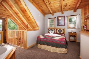 Silver Moon is an adorable one bedroom, two story cabin for 2 with a mtn view!