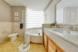 Sea Whisper Lanzarote - Faro Park 204