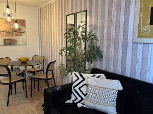 A pasos de Hospital UC y Metro