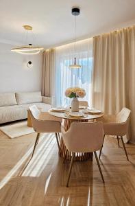 HolidayHomePL Apartament z osobną sypialnią, garaż gratis