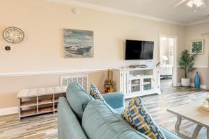 Golf Course Getaway with Pool Access in Myrtle Beach