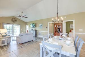 Golf Course View, Pool Access Myrtle Beach Condo!