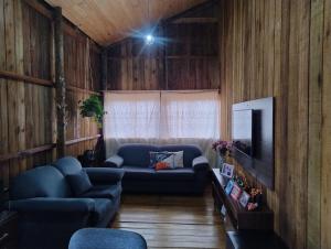 Casa de Madeira para Alugar em São Roque de Minas!