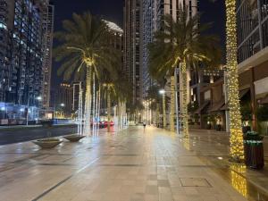 Serenity Suite Stylish 2BR Pool & Fitness Perks