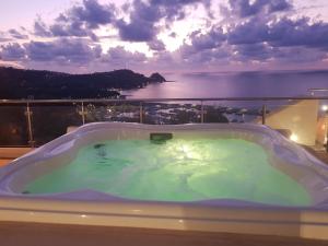 Francis House Deluxe