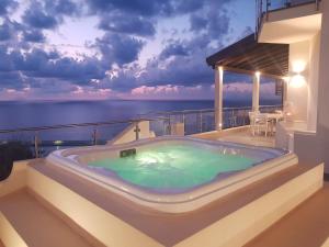 Francis House Deluxe