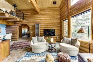 Secluded Angel Fire Retreat: Deck + Stunning View!
