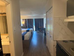 Sand Pebbles Inn