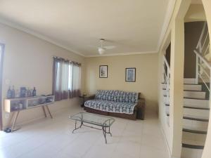 Casa INDEPENDENTE 4 QUARTOS VILA DO PERÓ CABO FRIO