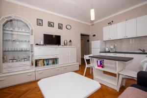 Apartments with parking space Barbat, Rab - 16723
