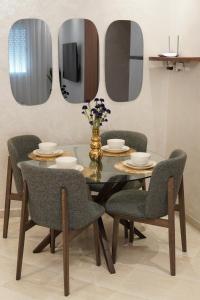 New cozy 2 bedroom apartment with 3 ACs close to airport and center