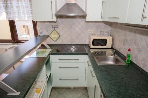 Apartments with parking space Barbat, Rab - 16723