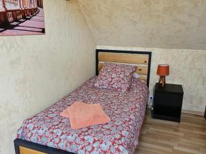 Maisons de vacances Gite 3 etoiles pres du Mans avec bain nordique, 12 pers, 5 chambres, proche circuit 24H et nature - FR-1-410-381 : photos des chambres
