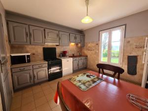 Maisons de vacances Maison de Charme avec Piscine Chauffee et Tennis a Proximite du Zoo de Beauval - FR-1-591-26 : photos des chambres