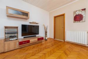 Apartments by the sea Tucepi, Makarska - 22005