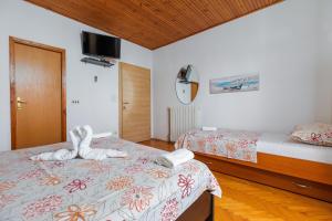 Apartments by the sea Tucepi, Makarska - 22005