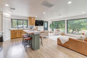 Family Fun! Lake Eufaula Home with Wraparound Deck