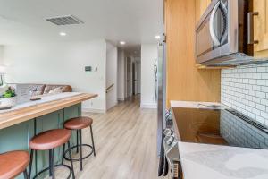 Family Fun! Lake Eufaula Home with Wraparound Deck