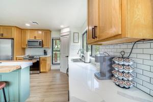 Family Fun! Lake Eufaula Home with Wraparound Deck