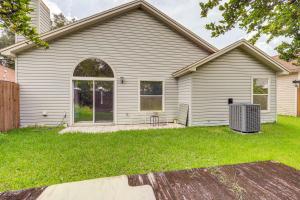 Jacksonville Family Home Near Shopping and Dining!