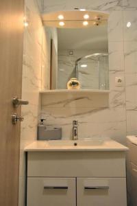 Apartments with parking space Kastel Stari, Kastela - 24803