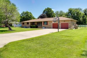 5 Mi to Fonner Park Family Escape in Grand Island