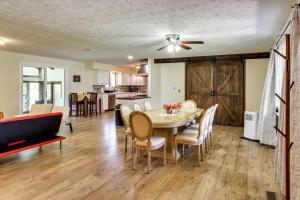 5 Mi to Fonner Park Family Escape in Grand Island