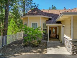 Yosemite-bound, Fun at the lake, Spacious & stylish 6 Bdr home with game room - Ubytování bez kategorie ve městě Groveland