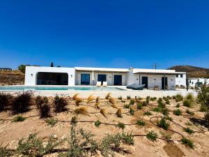 Faragas Hill Harmony Villa