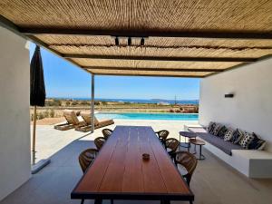 Faragas Hill Oasis Villa