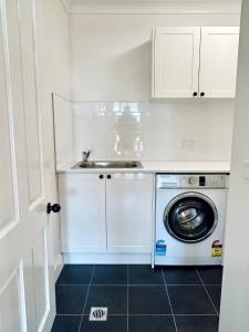 Stunning Keppel St Federation Cottage