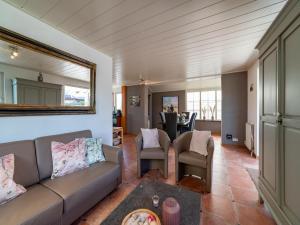 6-person house with a beautiful garden