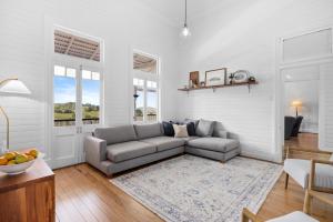 Yarrum Downs House - Luxury Farmstay - 5 min to beach