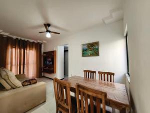 Imóvel na praia com dois quartos climatizados