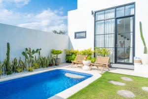 Tropical Oasis Villa - 3-min Walk to Beach - Fast Wi-Fi -Self Check-in - Private Pool