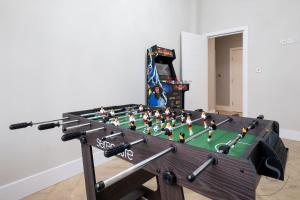 5BR Birmingham Apt with Parking, Arcade Games & Wi-Fi