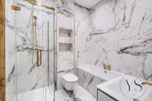 5BR Birmingham Apt with Parking, Arcade Games & Wi-Fi