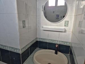 13pax GLORY EXECUTIVE SUITE 3R3B, DOORSTEP BEACH, POOL, BBQ, Wifi, 50"TV