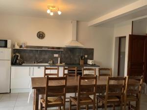 Maisons de vacances Maison de caractere en pierre, 7 km de Sarlat, avec terrasse, grand jardin et jeux pour enfants - FR-1-616-191 : photos des chambres