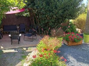 Maisons de vacances Maison de Charme avec Jardin, Activites de Plein Air et Proche Sites Touristiques - FR-1-616-333 : photos des chambres
