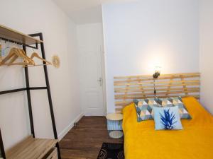 Maisons de vacances Maison de Charme avec Jardin, Activites de Plein Air et Proche Sites Touristiques - FR-1-616-333 : photos des chambres