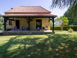 Maisons de vacances Charmante maison en pierre au coeur du Perigord Noir avec jardin, cheminee et equipements pour bebe - FR-1-616-100 : photos des chambres