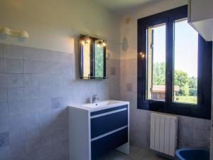 Maisons de vacances Charmante maison en pierre au coeur du Perigord Noir avec jardin, cheminee et equipements pour bebe - FR-1-616-100 : photos des chambres